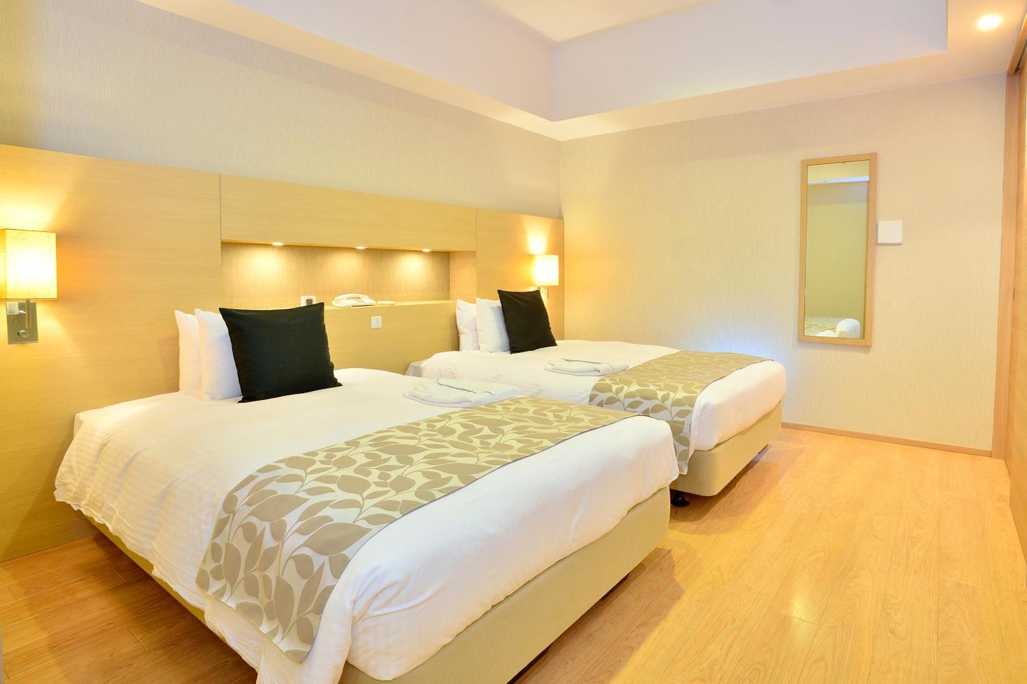 มูนโอเชี่ยน กิโนะวังโฮเต็ลแอนด์เรซิเดนซ์ Hotel Okinawa ภายนอก รูปภาพ