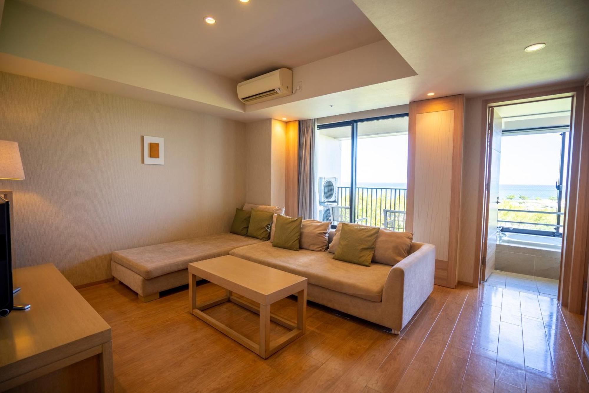 มูนโอเชี่ยน กิโนะวังโฮเต็ลแอนด์เรซิเดนซ์ Hotel Okinawa ภายนอก รูปภาพ