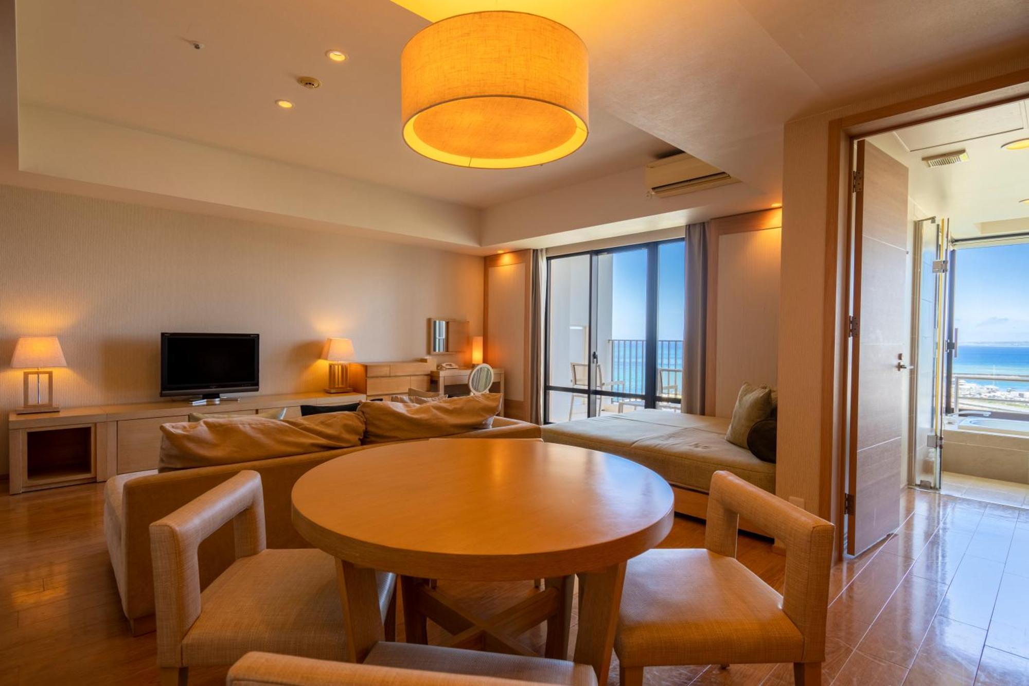 มูนโอเชี่ยน กิโนะวังโฮเต็ลแอนด์เรซิเดนซ์ Hotel Okinawa ภายนอก รูปภาพ