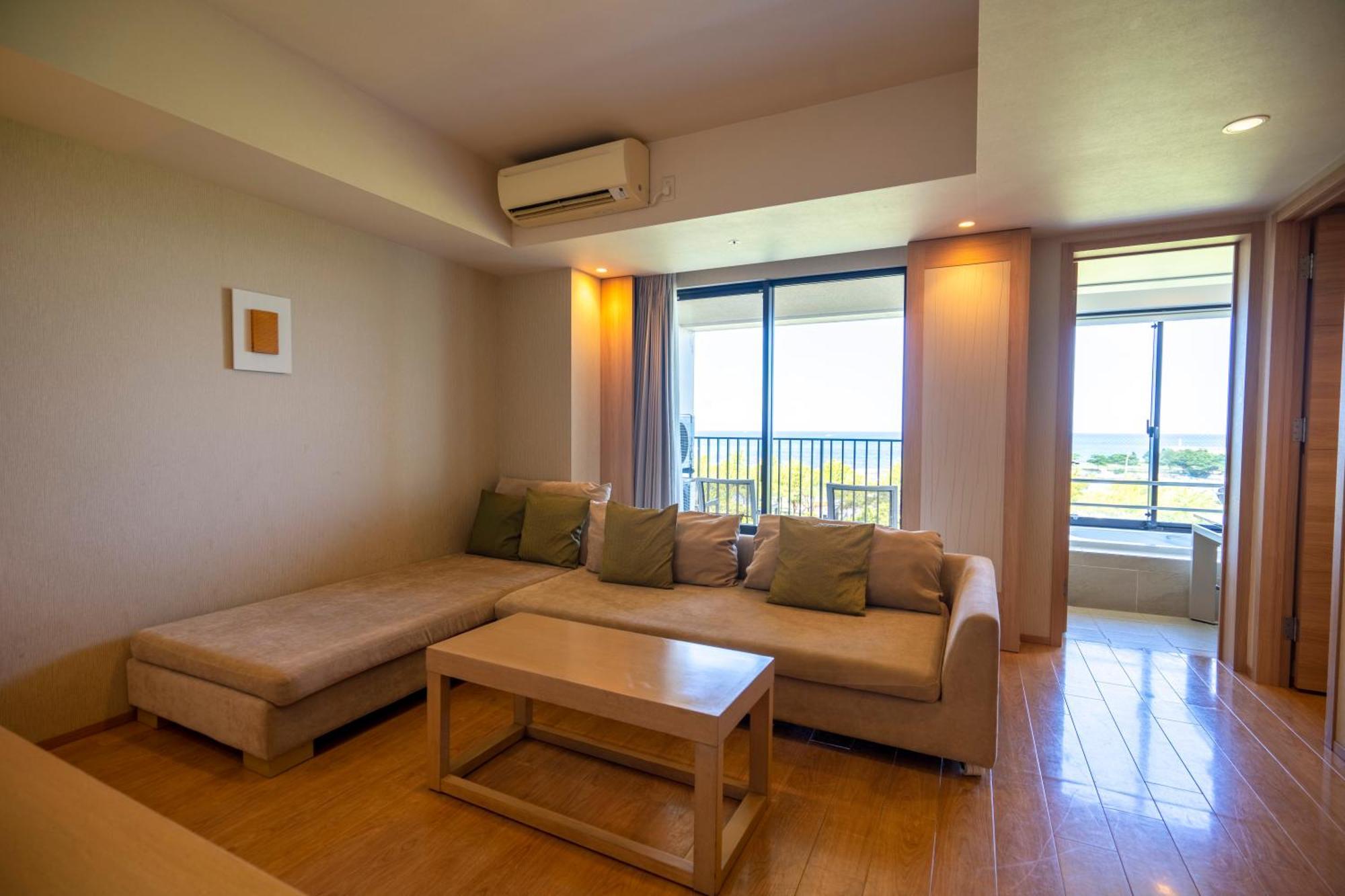 มูนโอเชี่ยน กิโนะวังโฮเต็ลแอนด์เรซิเดนซ์ Hotel Okinawa ภายนอก รูปภาพ