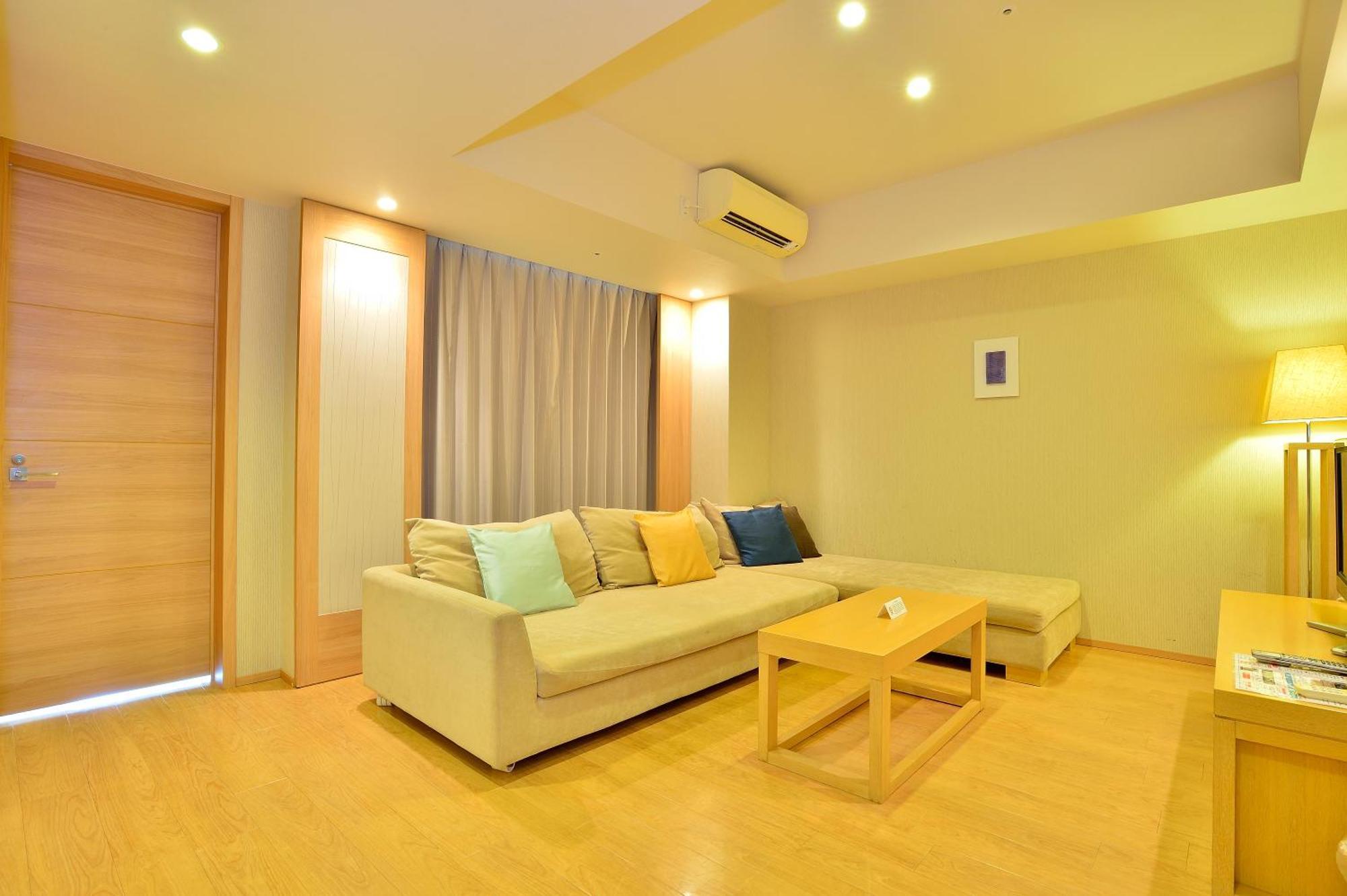 มูนโอเชี่ยน กิโนะวังโฮเต็ลแอนด์เรซิเดนซ์ Hotel Okinawa ภายนอก รูปภาพ