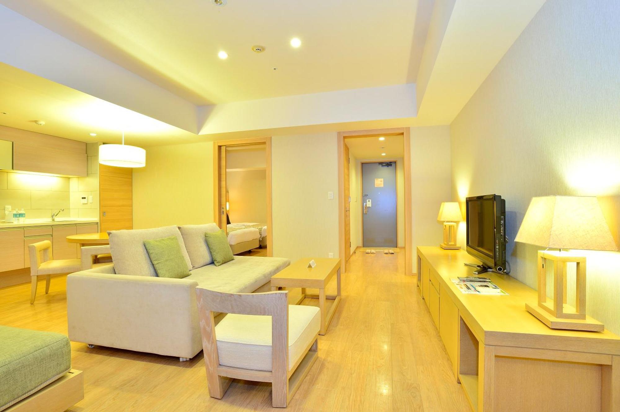 มูนโอเชี่ยน กิโนะวังโฮเต็ลแอนด์เรซิเดนซ์ Hotel Okinawa ภายนอก รูปภาพ