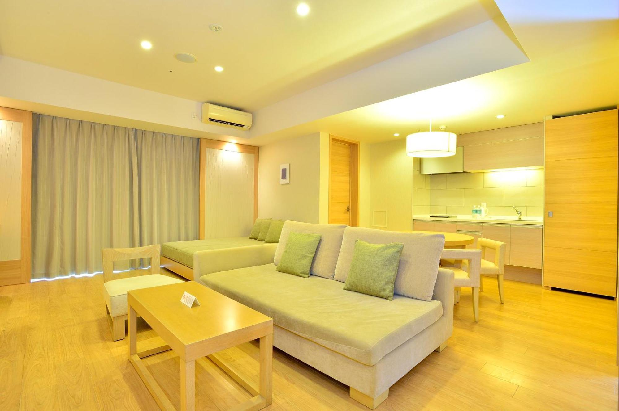 มูนโอเชี่ยน กิโนะวังโฮเต็ลแอนด์เรซิเดนซ์ Hotel Okinawa ภายนอก รูปภาพ