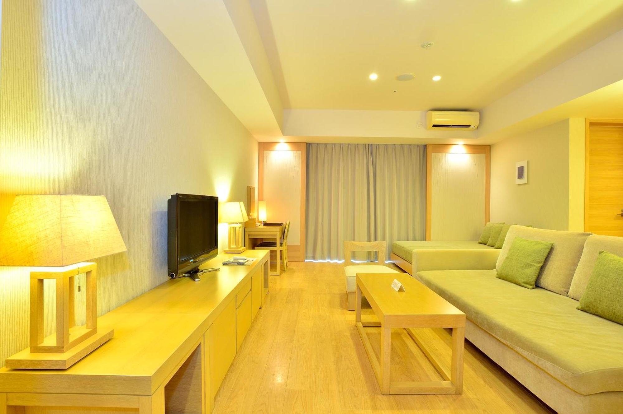 มูนโอเชี่ยน กิโนะวังโฮเต็ลแอนด์เรซิเดนซ์ Hotel Okinawa ภายนอก รูปภาพ