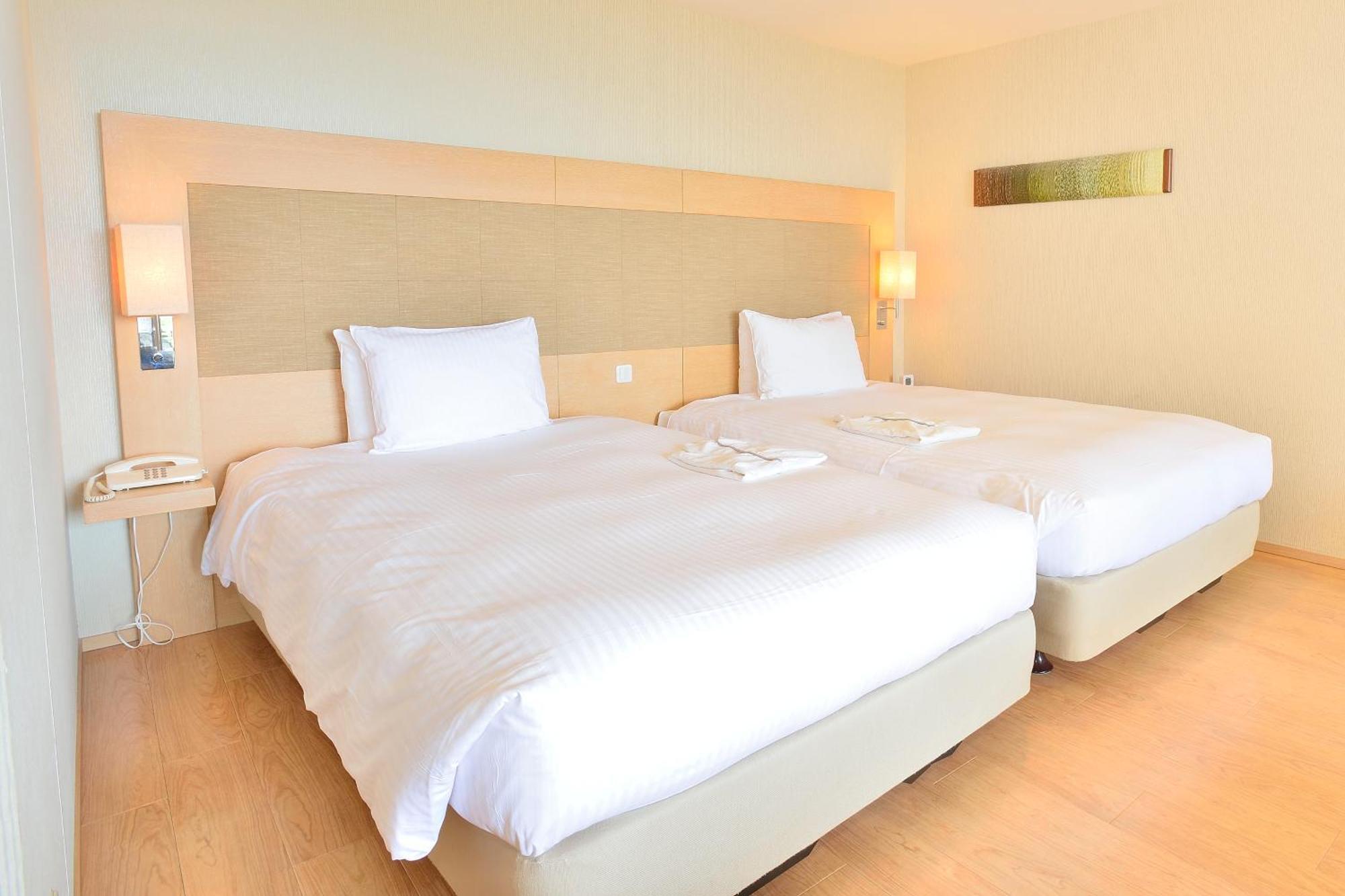 มูนโอเชี่ยน กิโนะวังโฮเต็ลแอนด์เรซิเดนซ์ Hotel Okinawa ภายนอก รูปภาพ