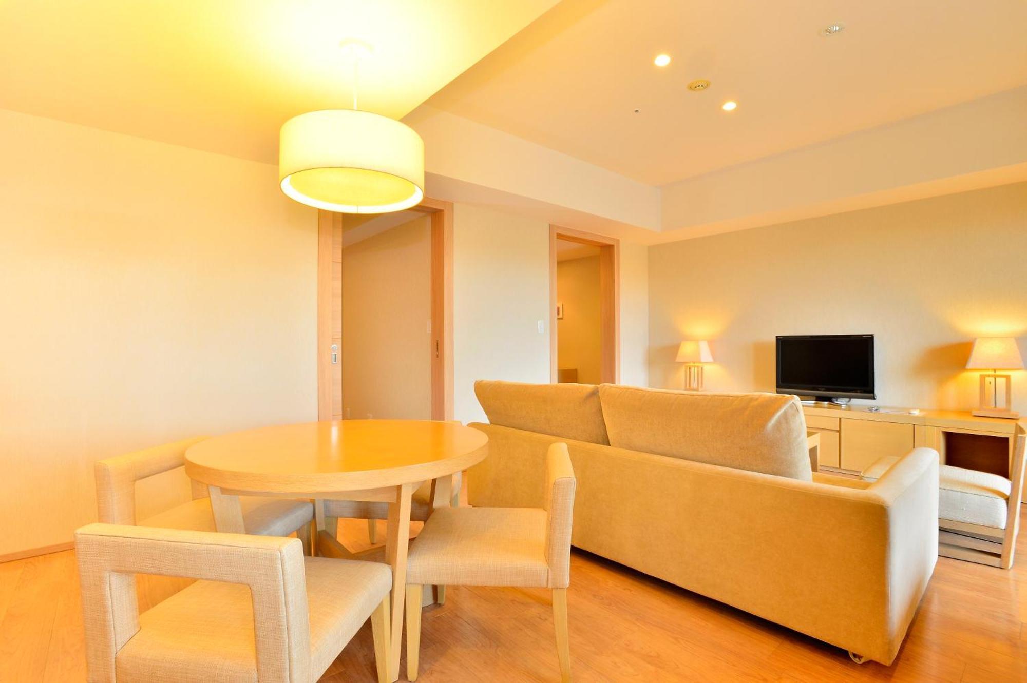 มูนโอเชี่ยน กิโนะวังโฮเต็ลแอนด์เรซิเดนซ์ Hotel Okinawa ภายนอก รูปภาพ