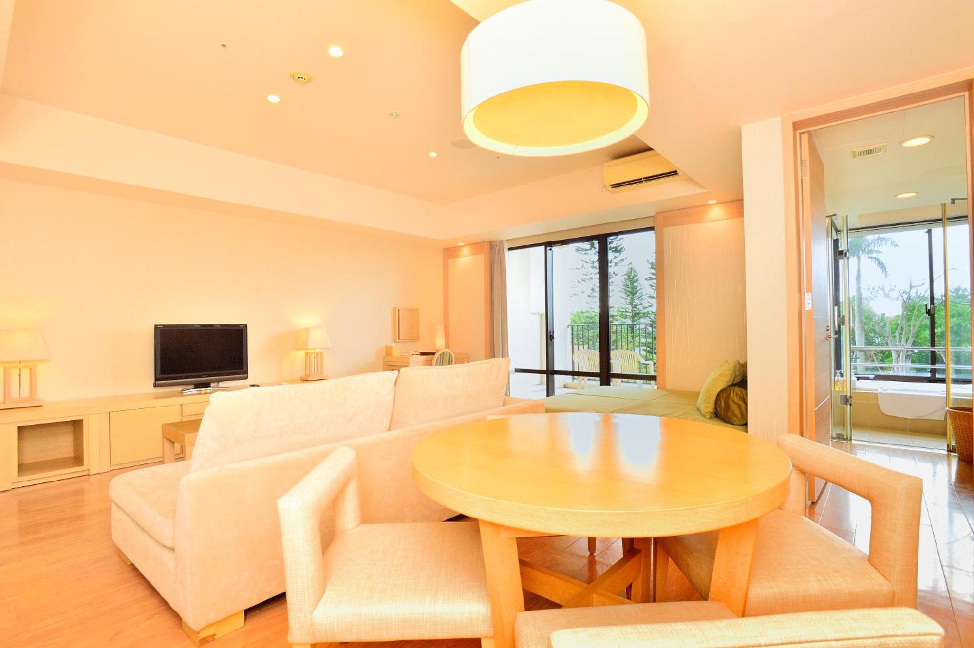 มูนโอเชี่ยน กิโนะวังโฮเต็ลแอนด์เรซิเดนซ์ Hotel Okinawa ภายนอก รูปภาพ