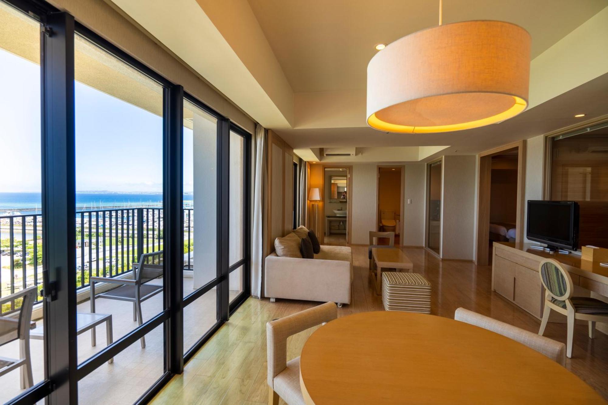 มูนโอเชี่ยน กิโนะวังโฮเต็ลแอนด์เรซิเดนซ์ Hotel Okinawa ภายนอก รูปภาพ