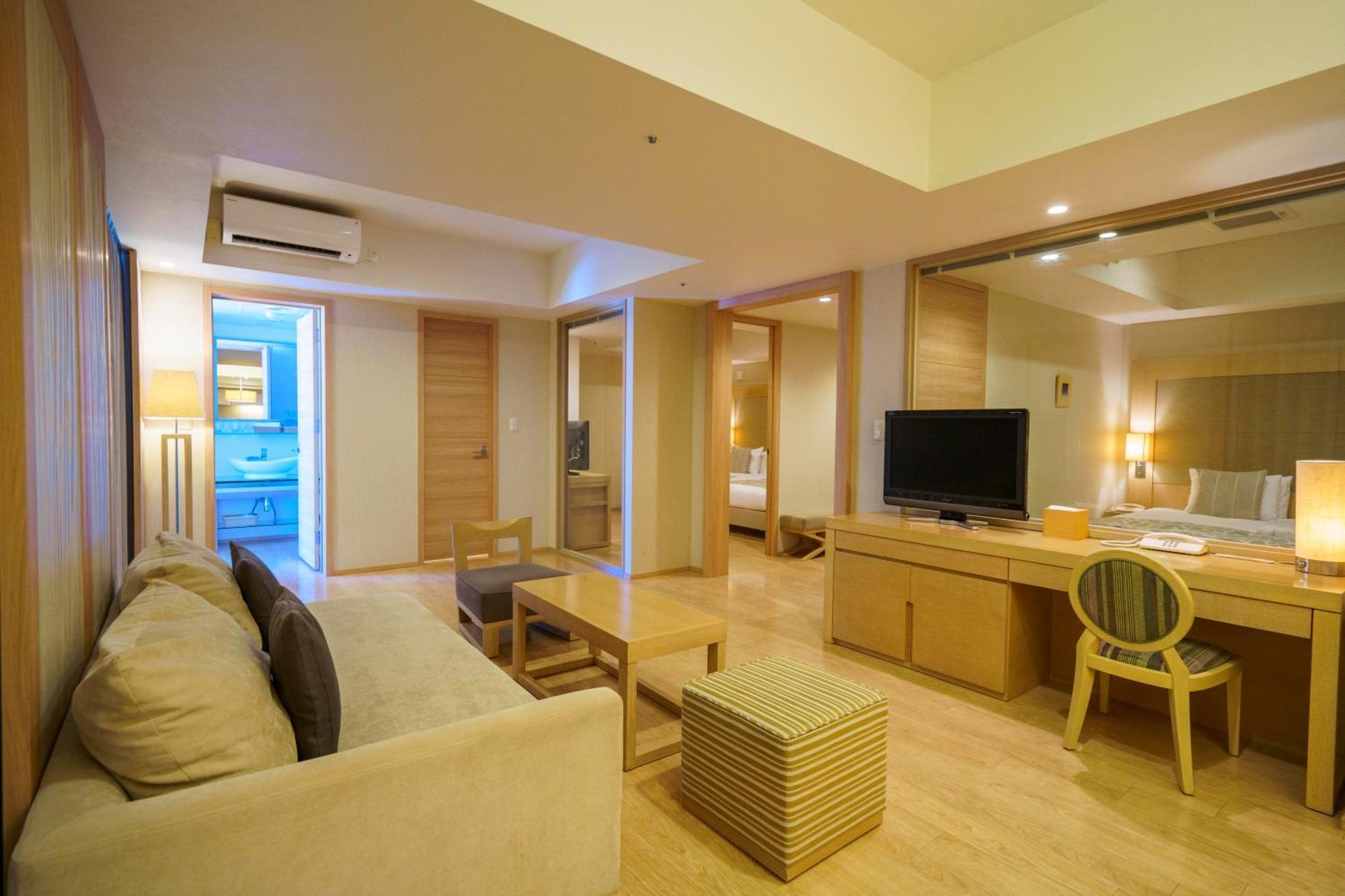 มูนโอเชี่ยน กิโนะวังโฮเต็ลแอนด์เรซิเดนซ์ Hotel Okinawa ภายนอก รูปภาพ