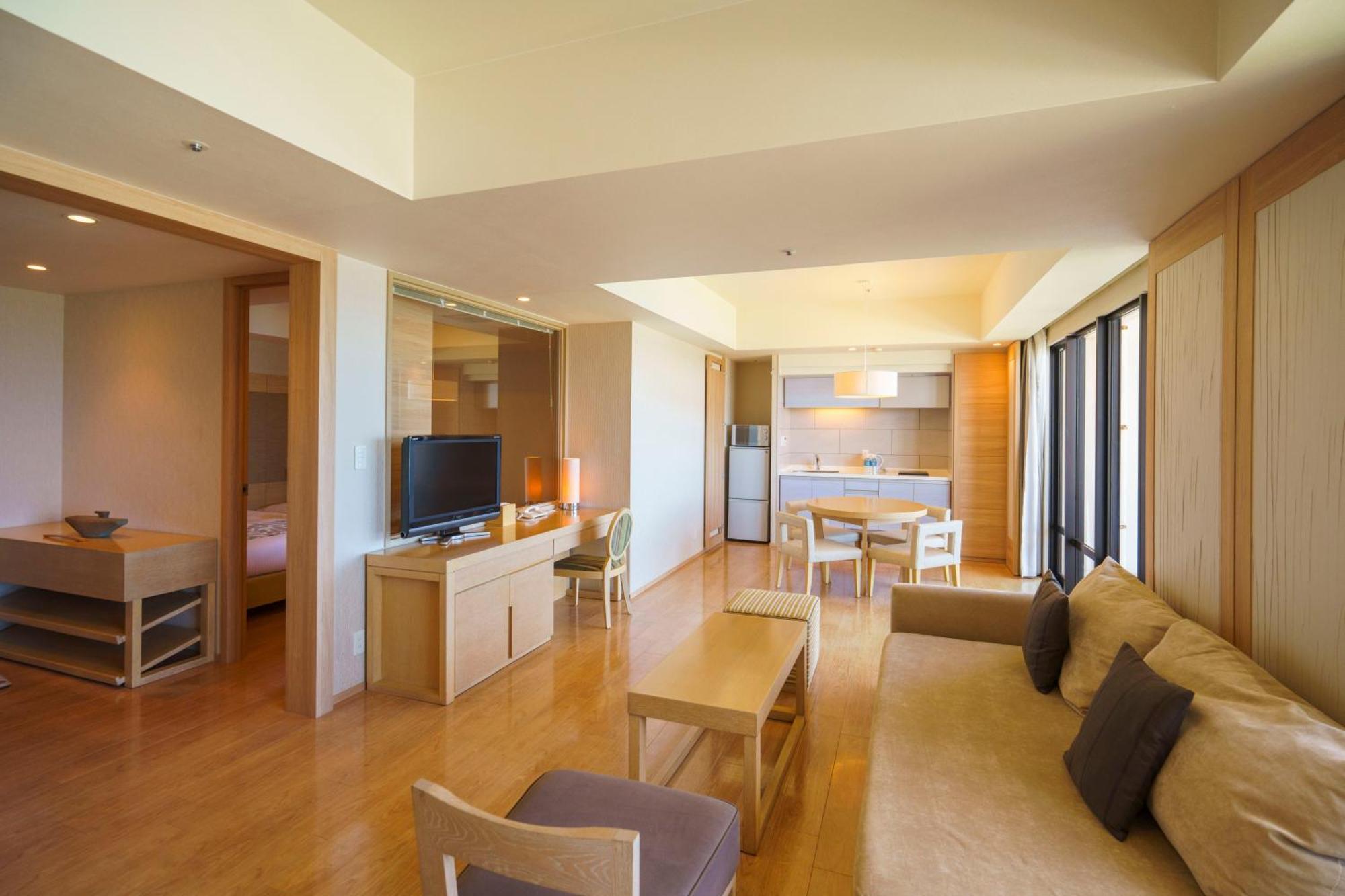 มูนโอเชี่ยน กิโนะวังโฮเต็ลแอนด์เรซิเดนซ์ Hotel Okinawa ภายนอก รูปภาพ