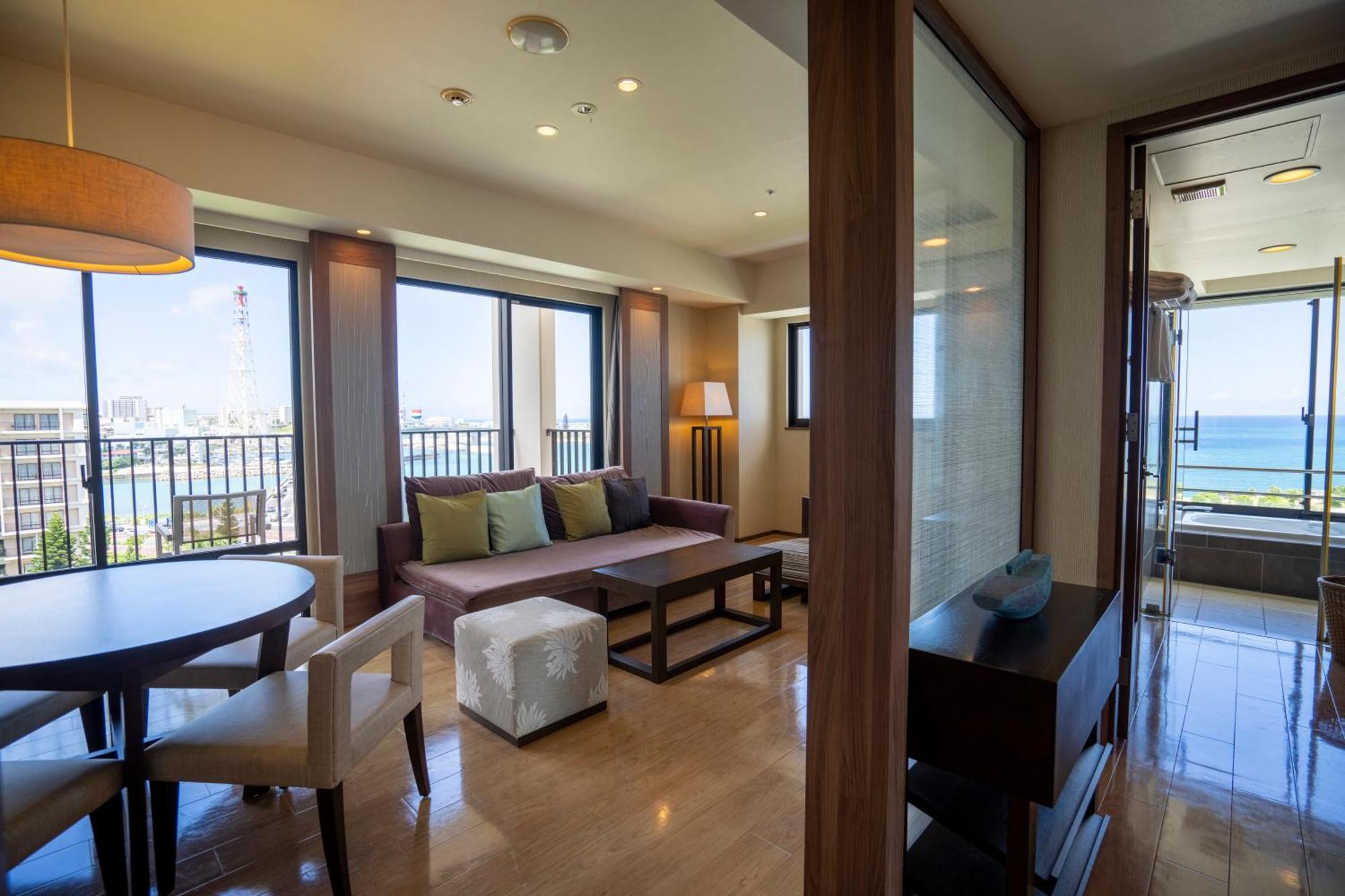 มูนโอเชี่ยน กิโนะวังโฮเต็ลแอนด์เรซิเดนซ์ Hotel Okinawa ภายนอก รูปภาพ