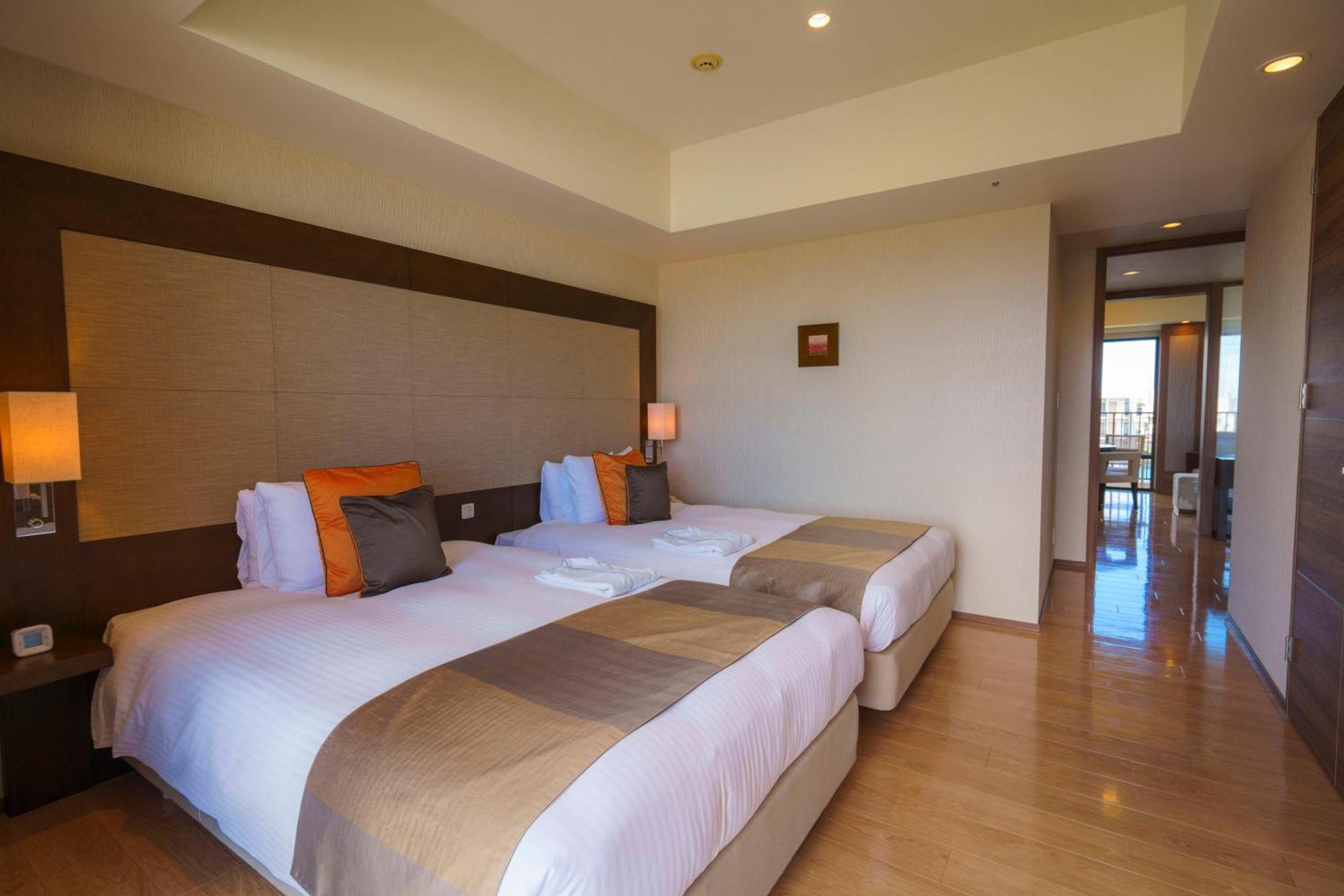 มูนโอเชี่ยน กิโนะวังโฮเต็ลแอนด์เรซิเดนซ์ Hotel Okinawa ภายนอก รูปภาพ