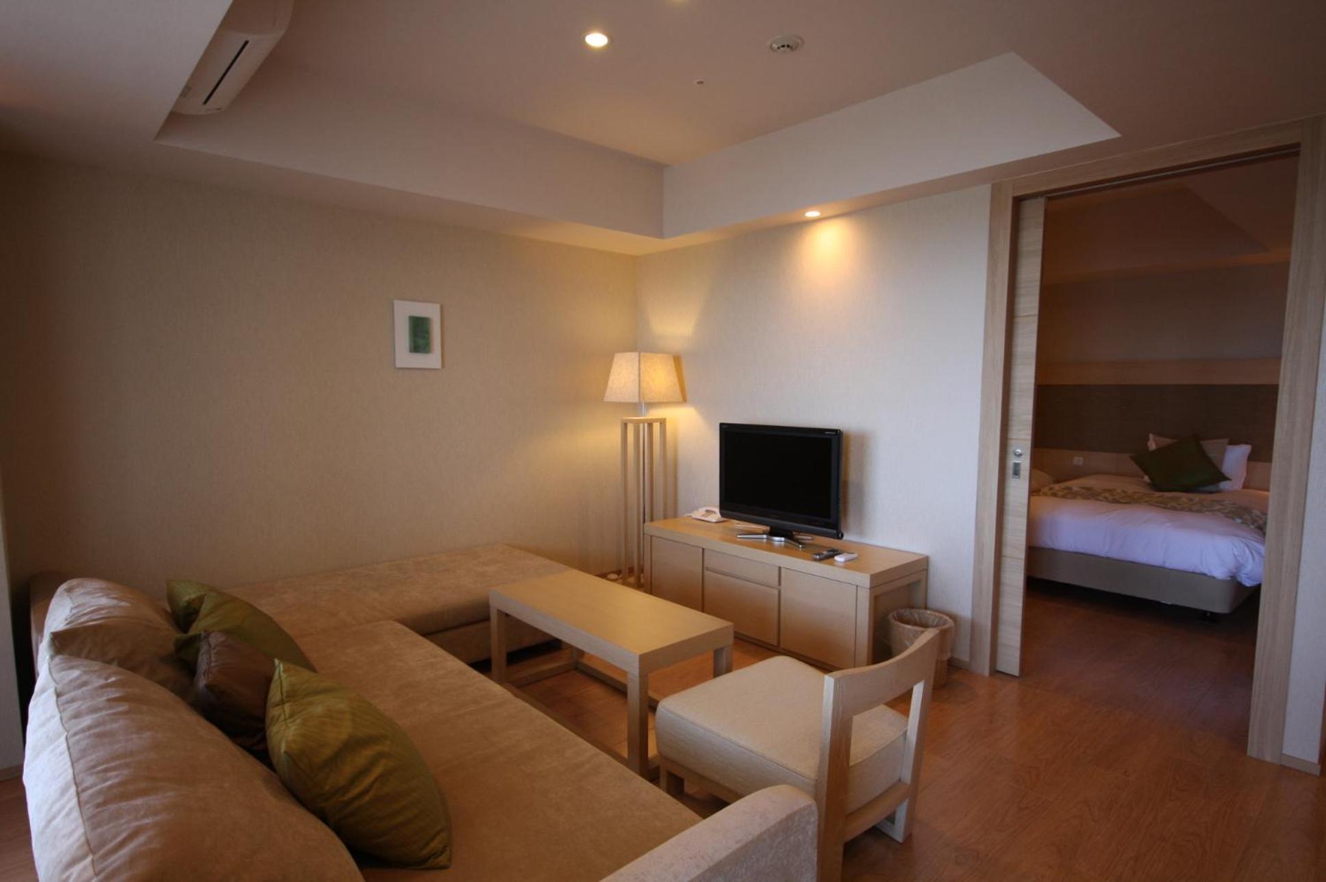 มูนโอเชี่ยน กิโนะวังโฮเต็ลแอนด์เรซิเดนซ์ Hotel Okinawa ภายนอก รูปภาพ